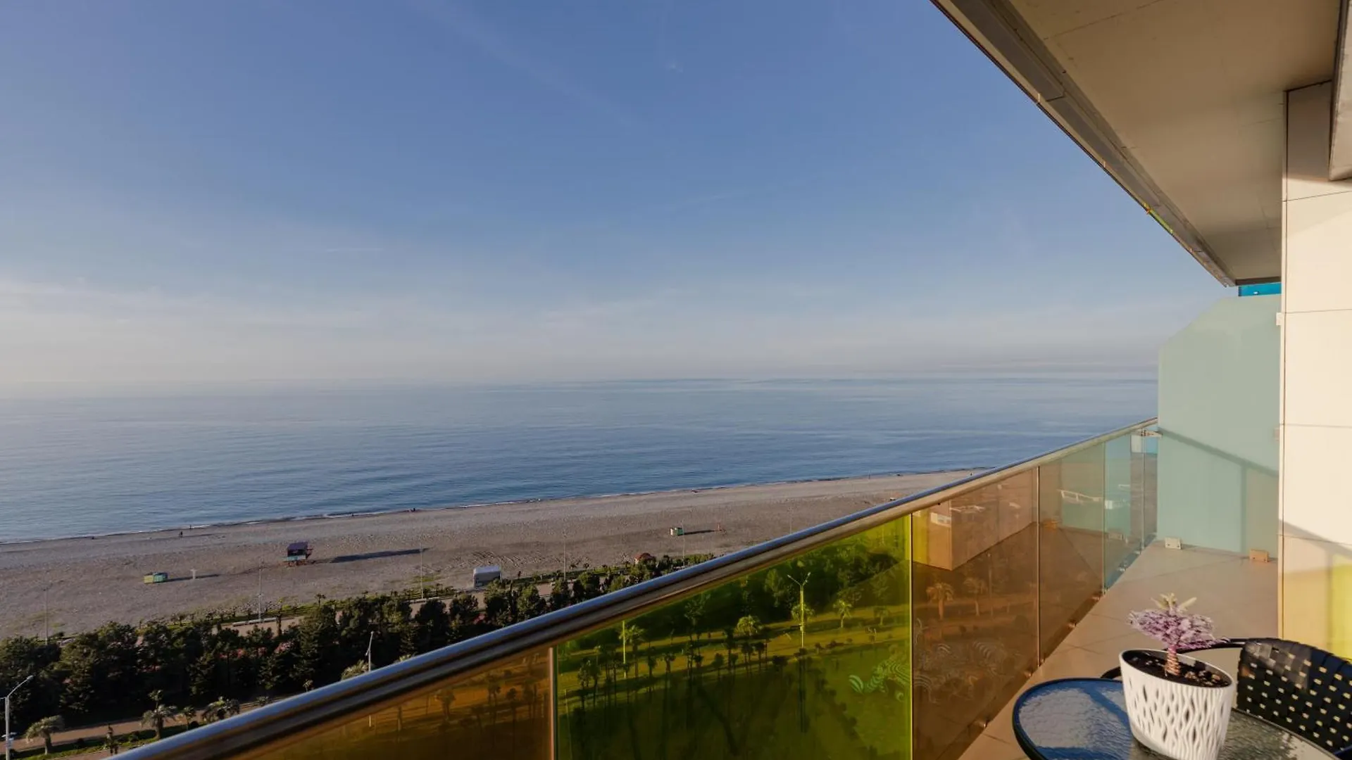 מלון באטומי Miramar Luxury Residences