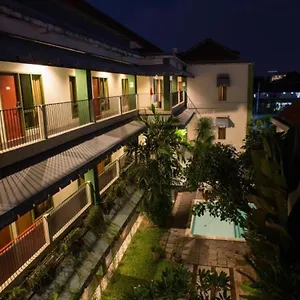 spazzio-hotel.hotelsseminyak.net/